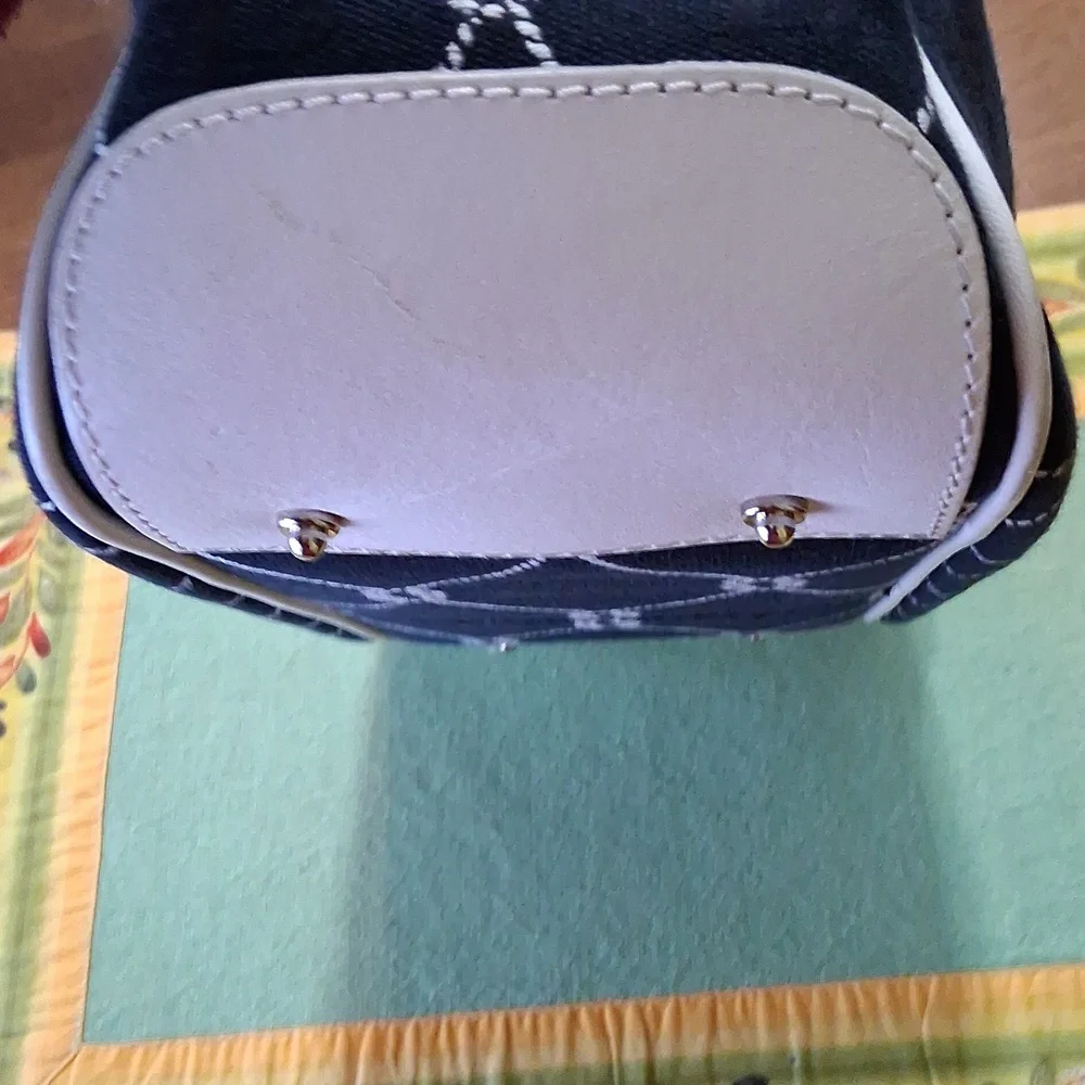 Dooney & Bourke Black and White Satchel - Picture 5 of 12